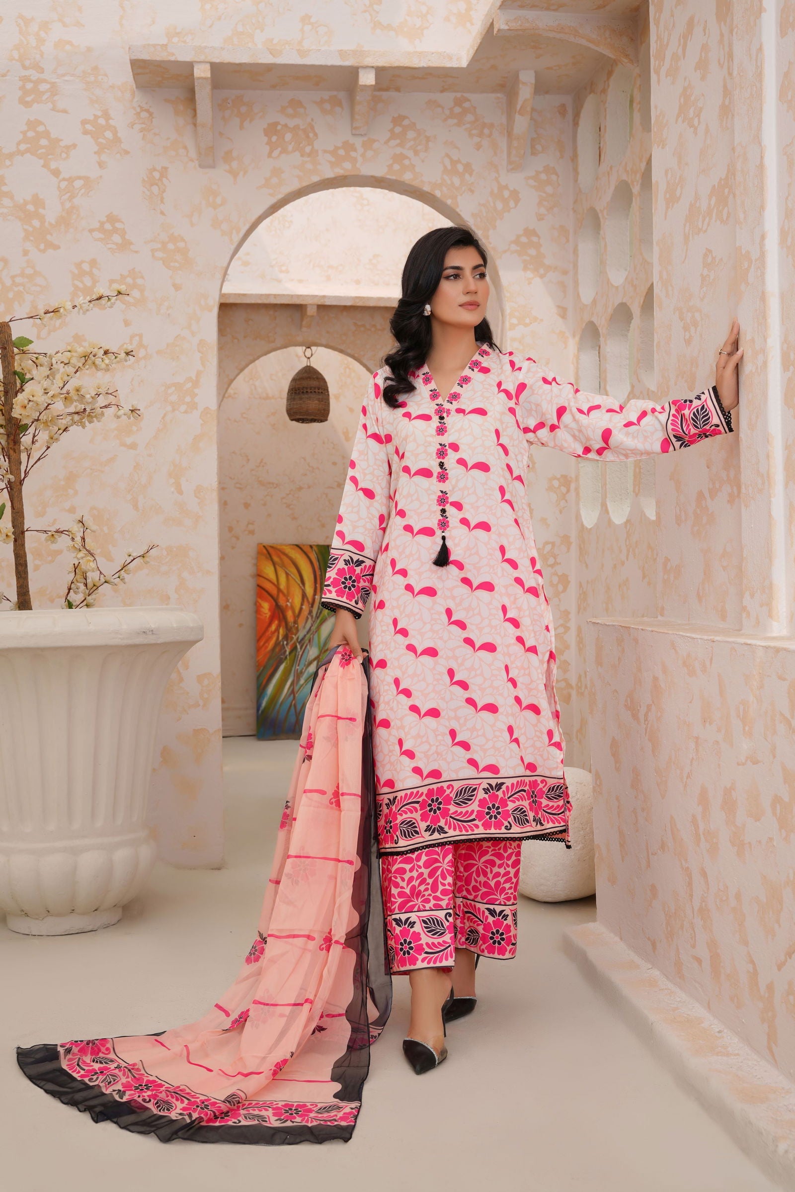 🌸Elegant Pink Floral Lawn Suit – Festive Wear Collection- 152 - sabajeez.com