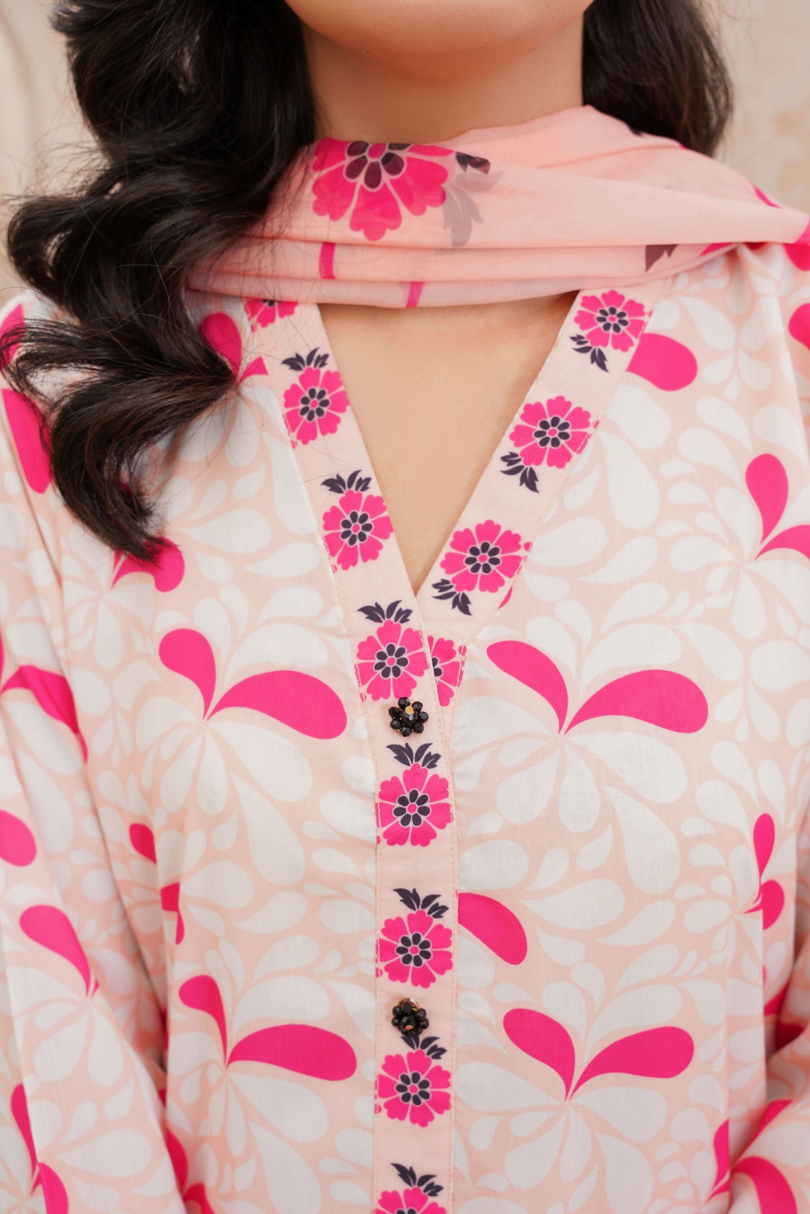🌸Elegant Pink Floral Lawn Suit – Festive Wear Collection- 152 - sabajeez.com