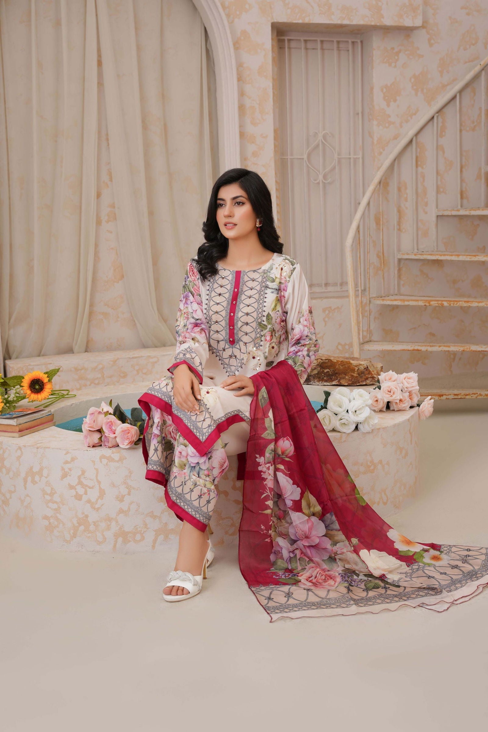 🌸  Ivory Floral Printed Three-Piece Suit  137🌸 - sabajeez.com