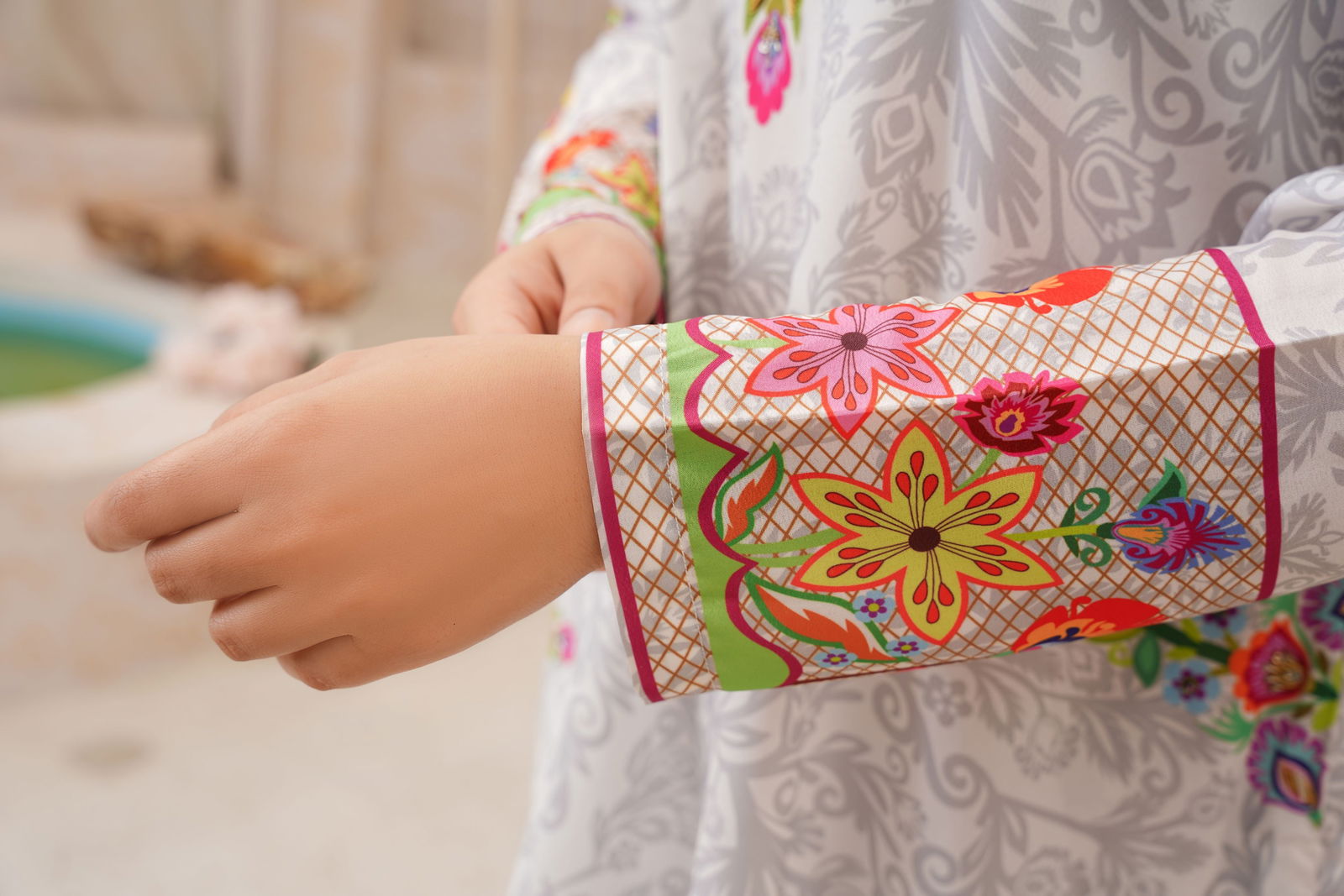 🌸 Ivory Garden Handworked 3-Piece Suit with Floral Printed Design-140 - sabajeez.com