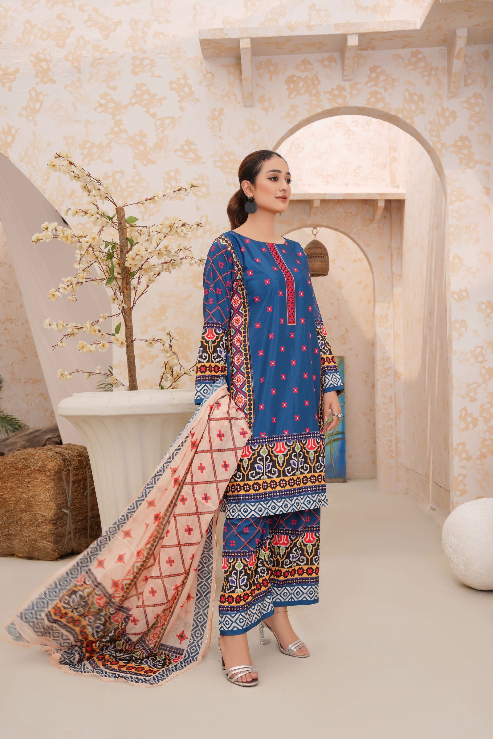 🌸 Royal Blue Ethnic Print 3-Piece Hand Worked Lawn Suit 150🌸 - sabajeez.com