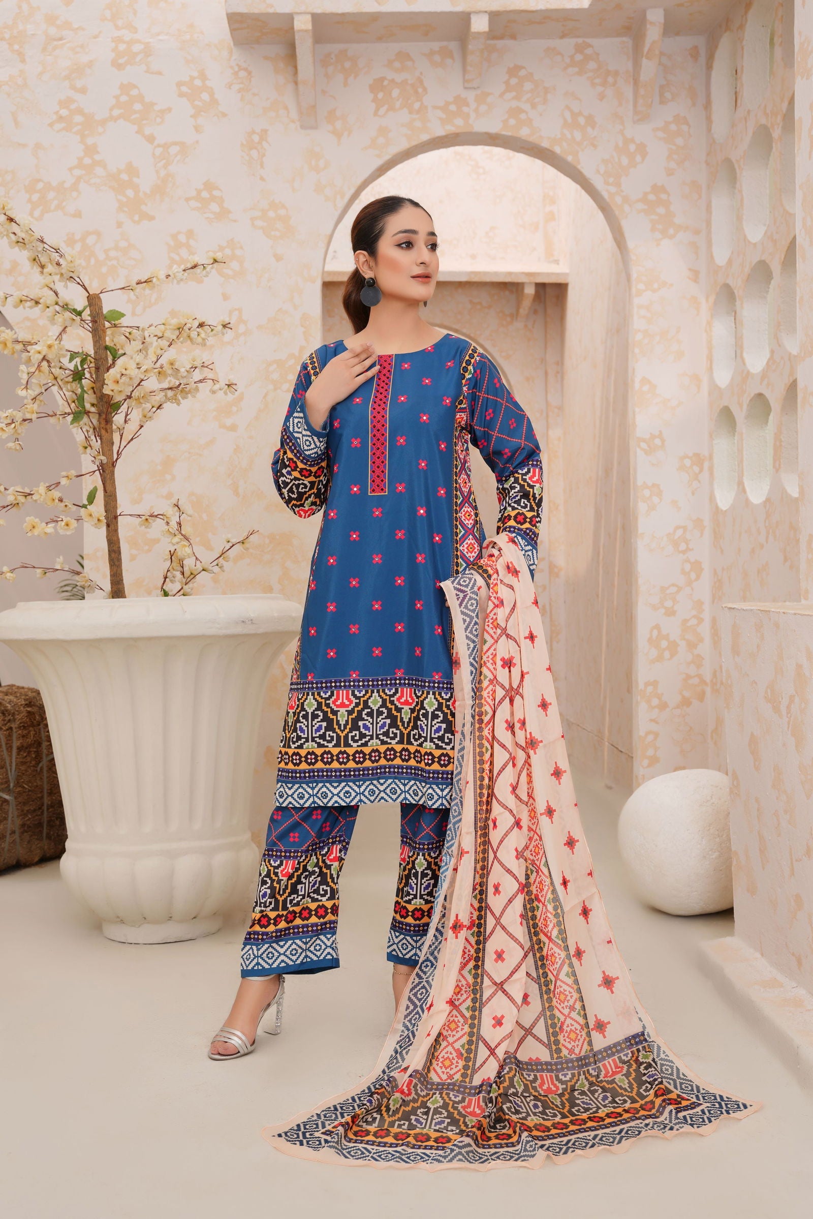 🌸 Royal Blue Ethnic Print 3-Piece Hand Worked Lawn Suit 150🌸 - sabajeez.com